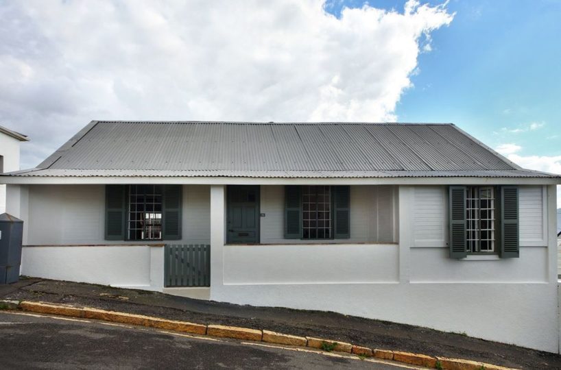 Two Bedroom Self Catering Cottage in Simonstown