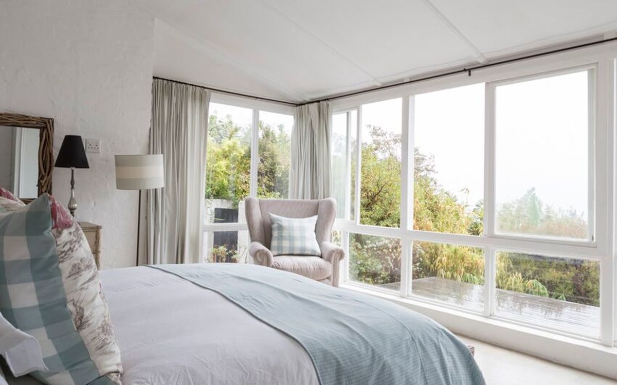 Spacious 4 Bedroom Self Catering Holiday Home Simonstown