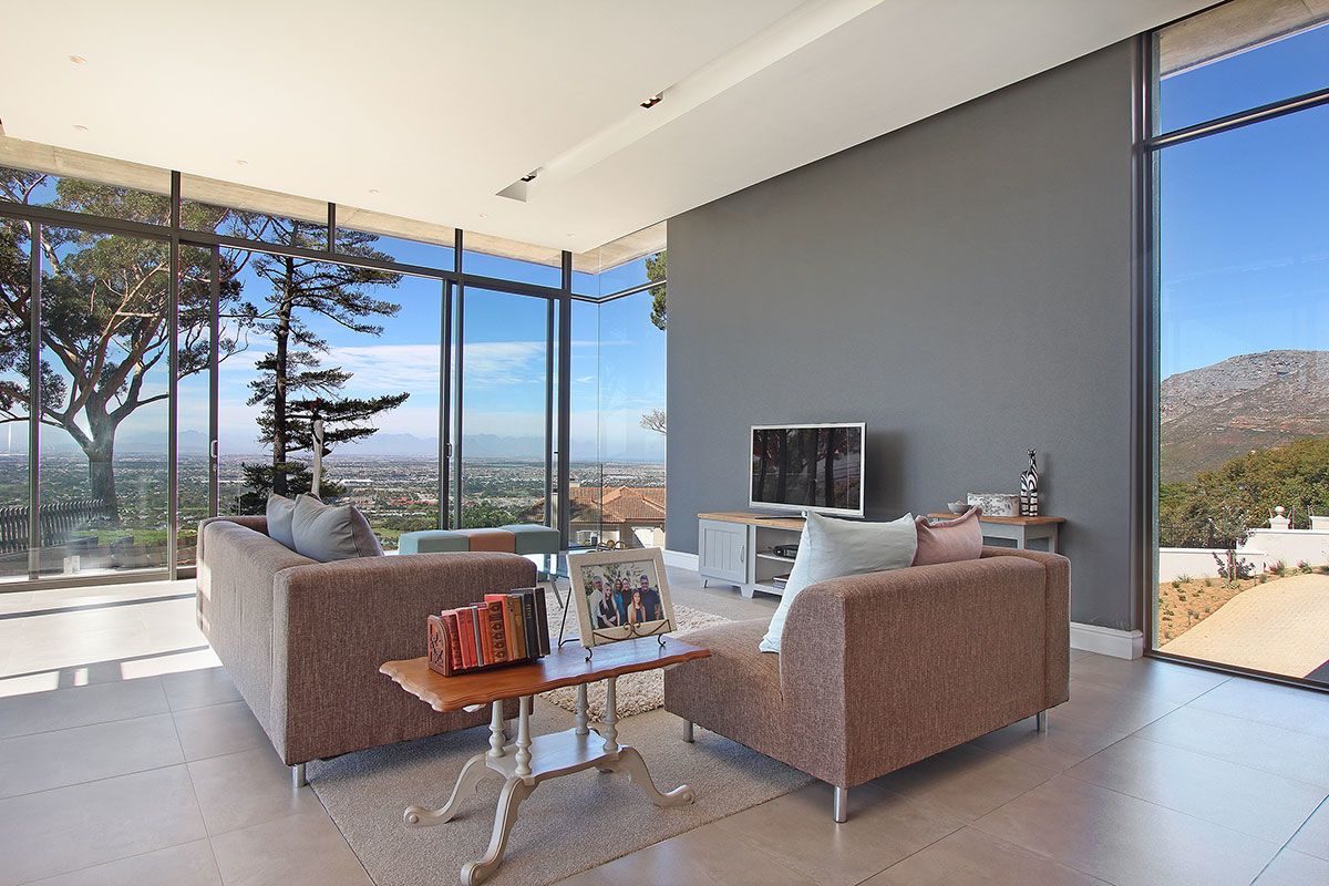 Constantia Modern 5 Bedroom Self Catering Villa