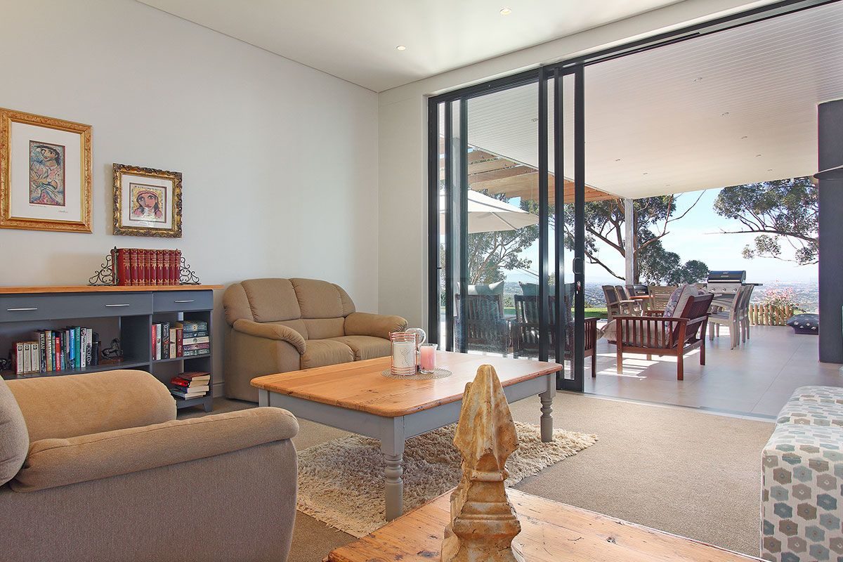 Constantia Modern 5 Bedroom Self Catering Villa