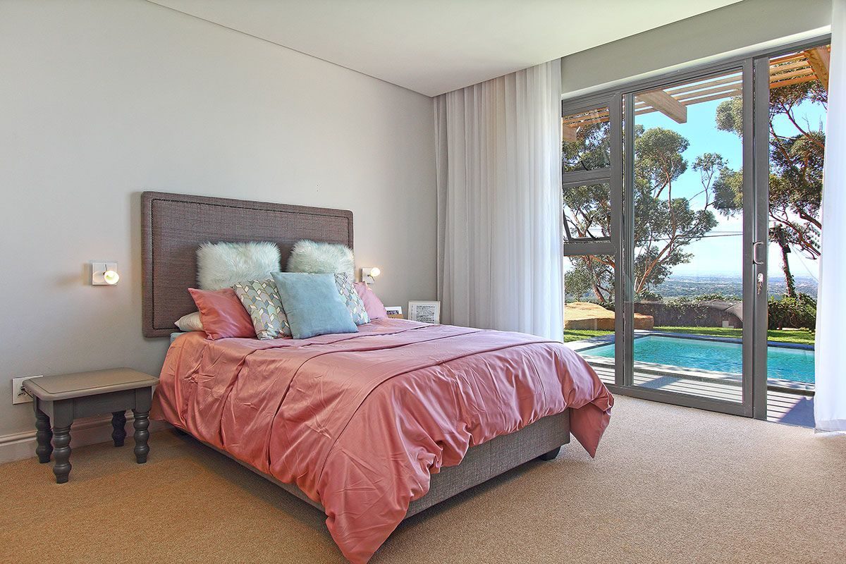 Constantia Modern 5 Bedroom Self Catering Villa