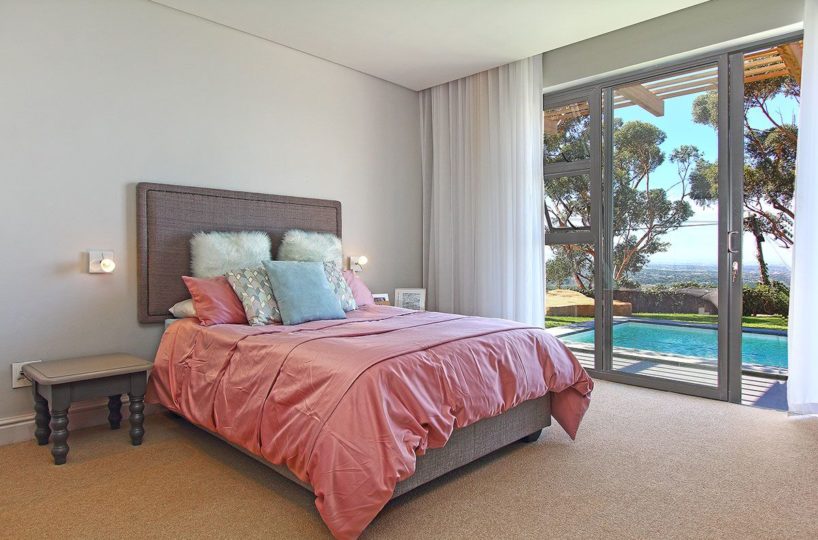 Constantia Modern 5 Bedroom Self Catering Villa