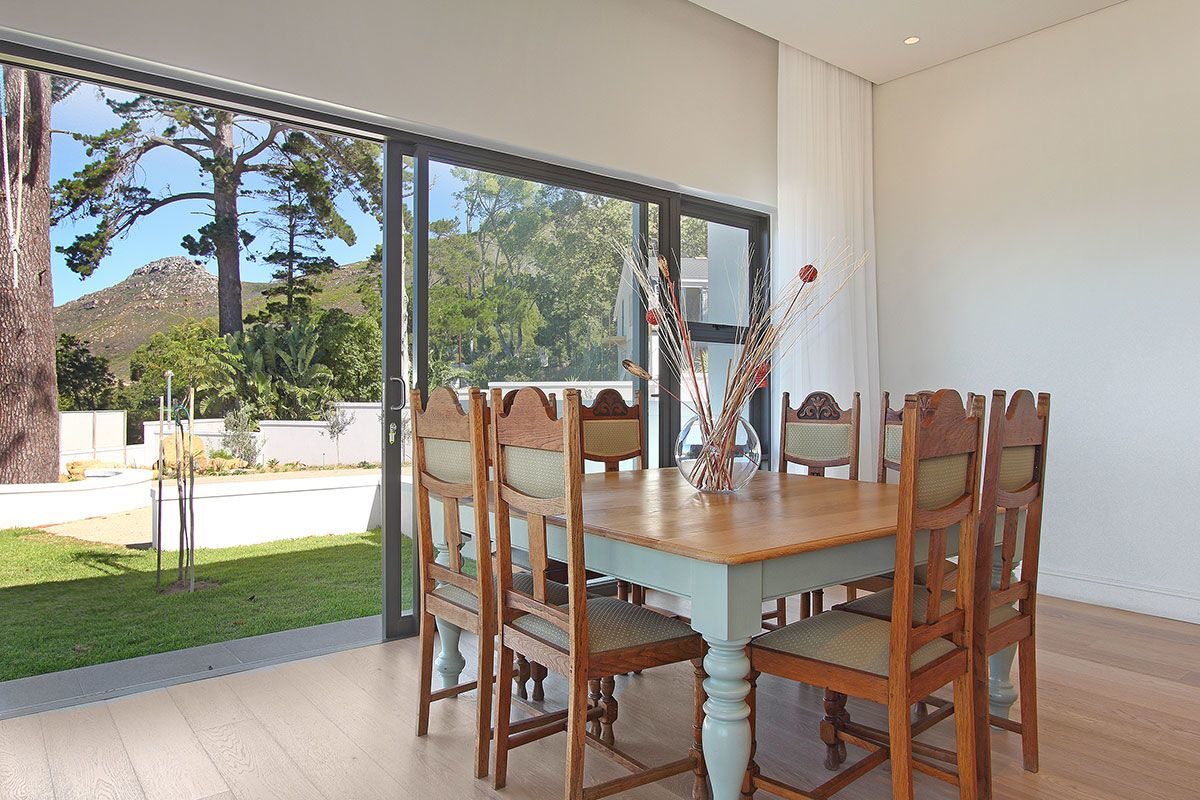 Constantia Modern 5 Bedroom Self Catering Villa