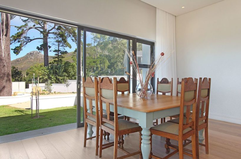 Constantia Modern 5 Bedroom Self Catering Villa