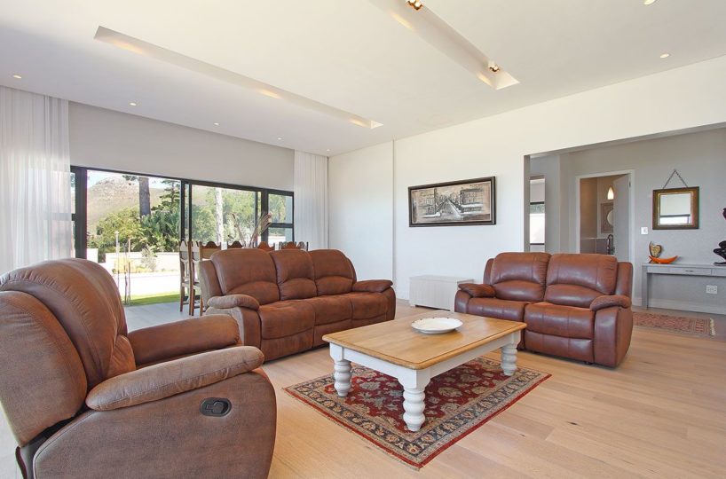 Constantia Modern 5 Bedroom Self Catering Villa