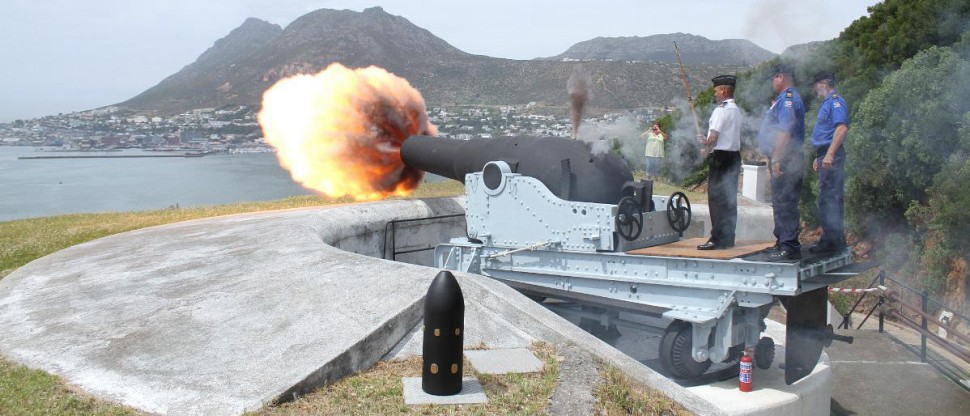 South African Naval Museum shooting a massive cannon sending dogs running